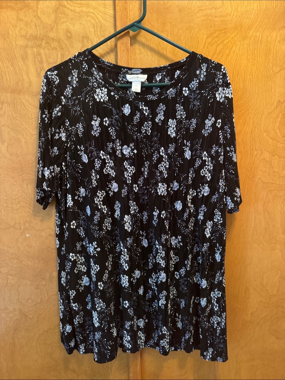 Jaclyn Smith Black Short-Sleeve Floral Print Top